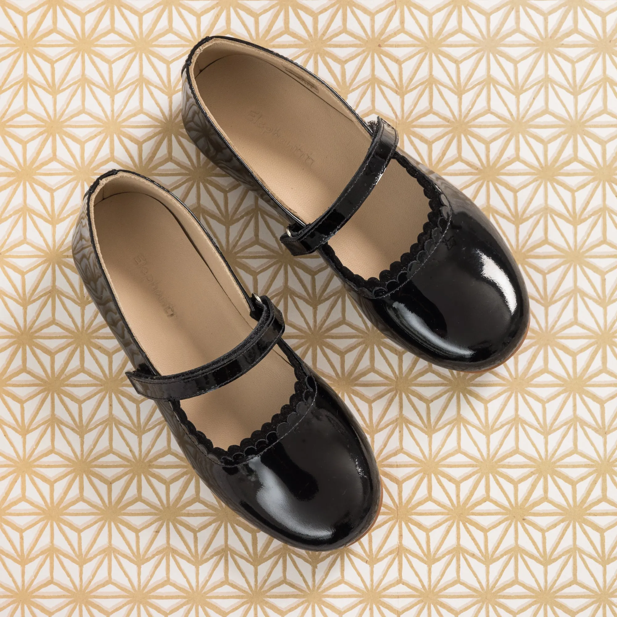 Aria Flat Patent Black