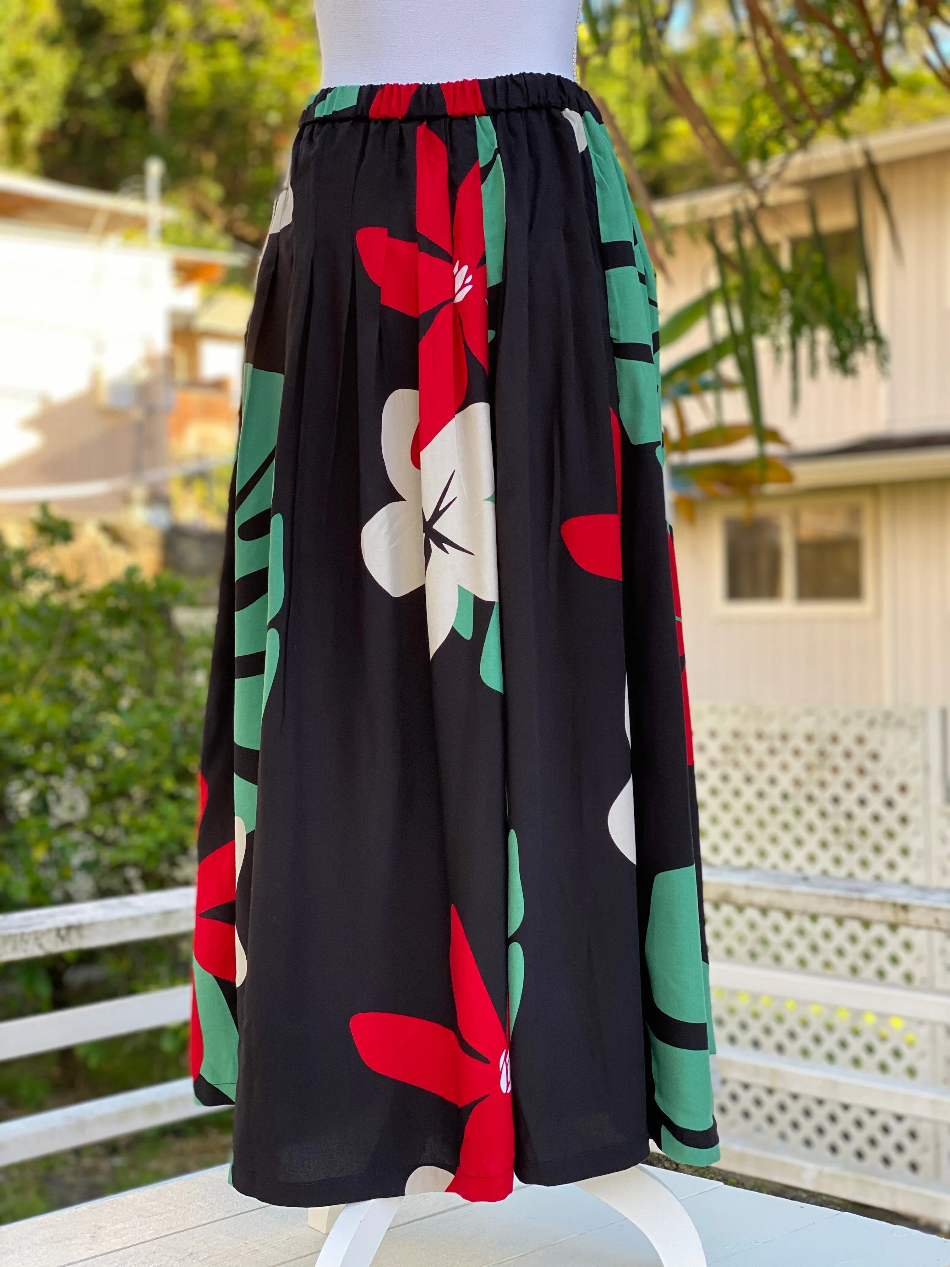 Cora Spearman Hawaii WOMENS Mod Aloha Black Pleated Maxi Skirt