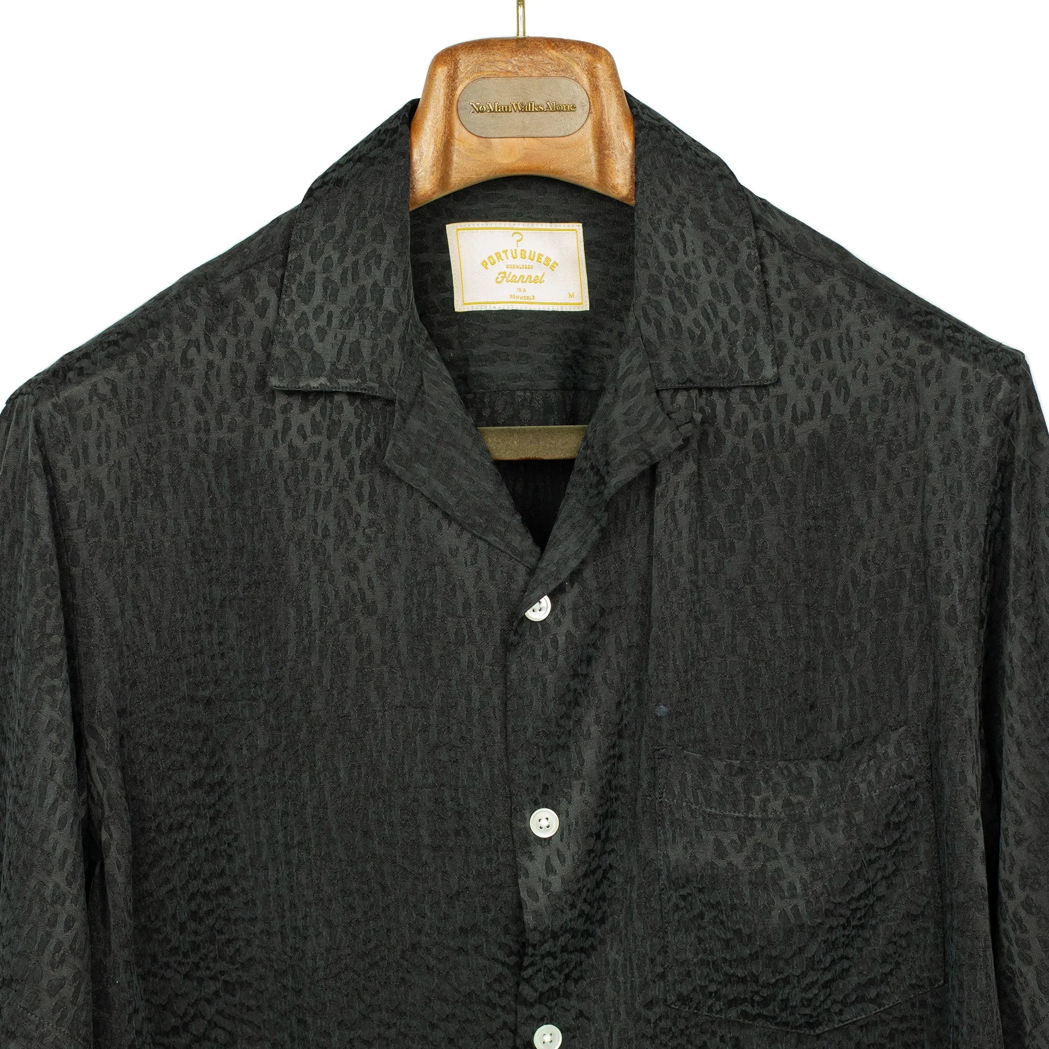 Finger Print camp collar shirt in black textured cupro and viscose